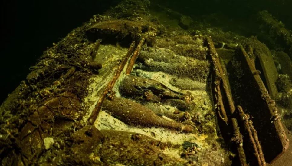 Zbulohet një anije e mbytur e shekullit të 19-të në Detin Baltik, në të gjenden mbi 100 shishe shampanjë