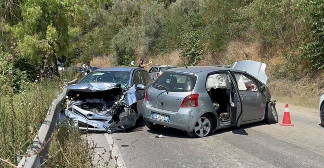 Dy automjete përplasen ‘kokë më kokë’ në aksin Levan-Fier, katër të plagosur