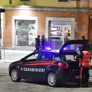 Atentat dy shqiptarëve në Itali. I zunë pritë të maskuar dhe lëshuan breshëri plumbash mbi makinën e tyre